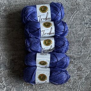 Lion Brand Truboo yarn
Size 3.5 oz ea
Color:thistle
Lot of 5